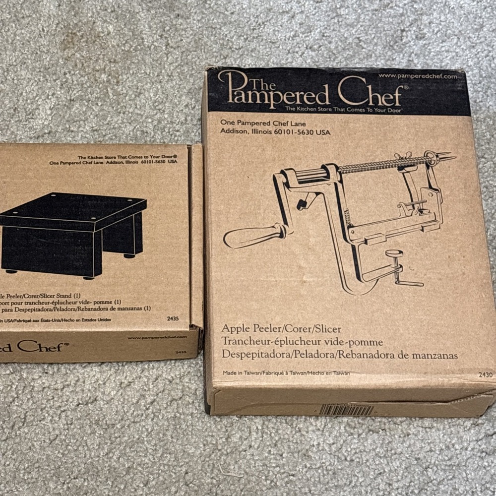 New Retired Pampered Chef Apple Peeler Corer Slicer & Stand 2430 2435